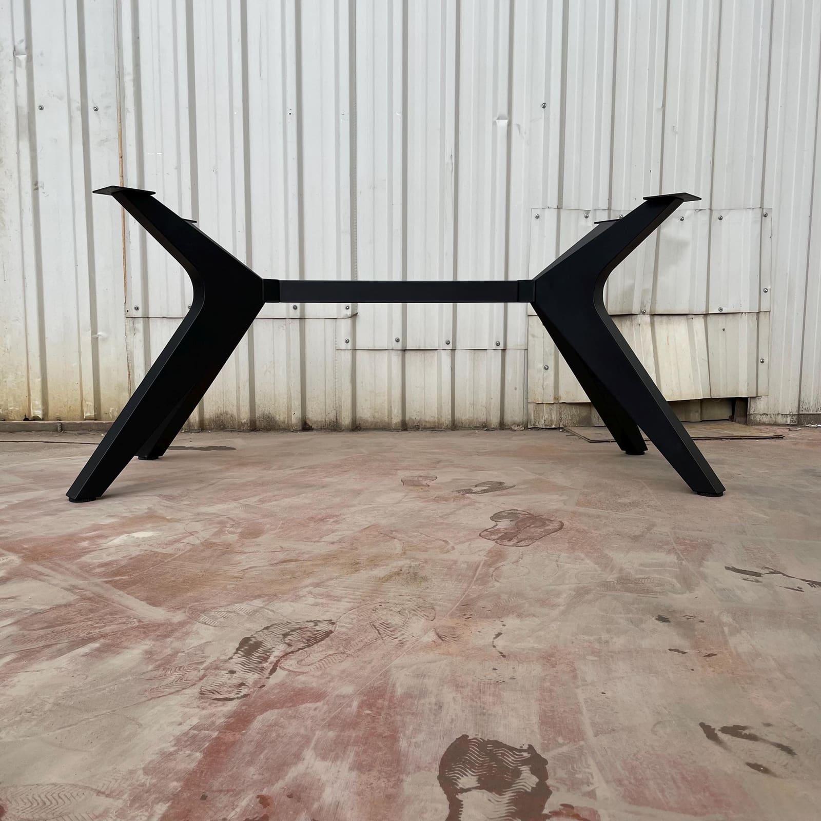 Bazë Tavoline Kafeje Spider, 40 cm · Modeli 2 – punim artizanal çeliku nga AR-TI Atelier – foto 8