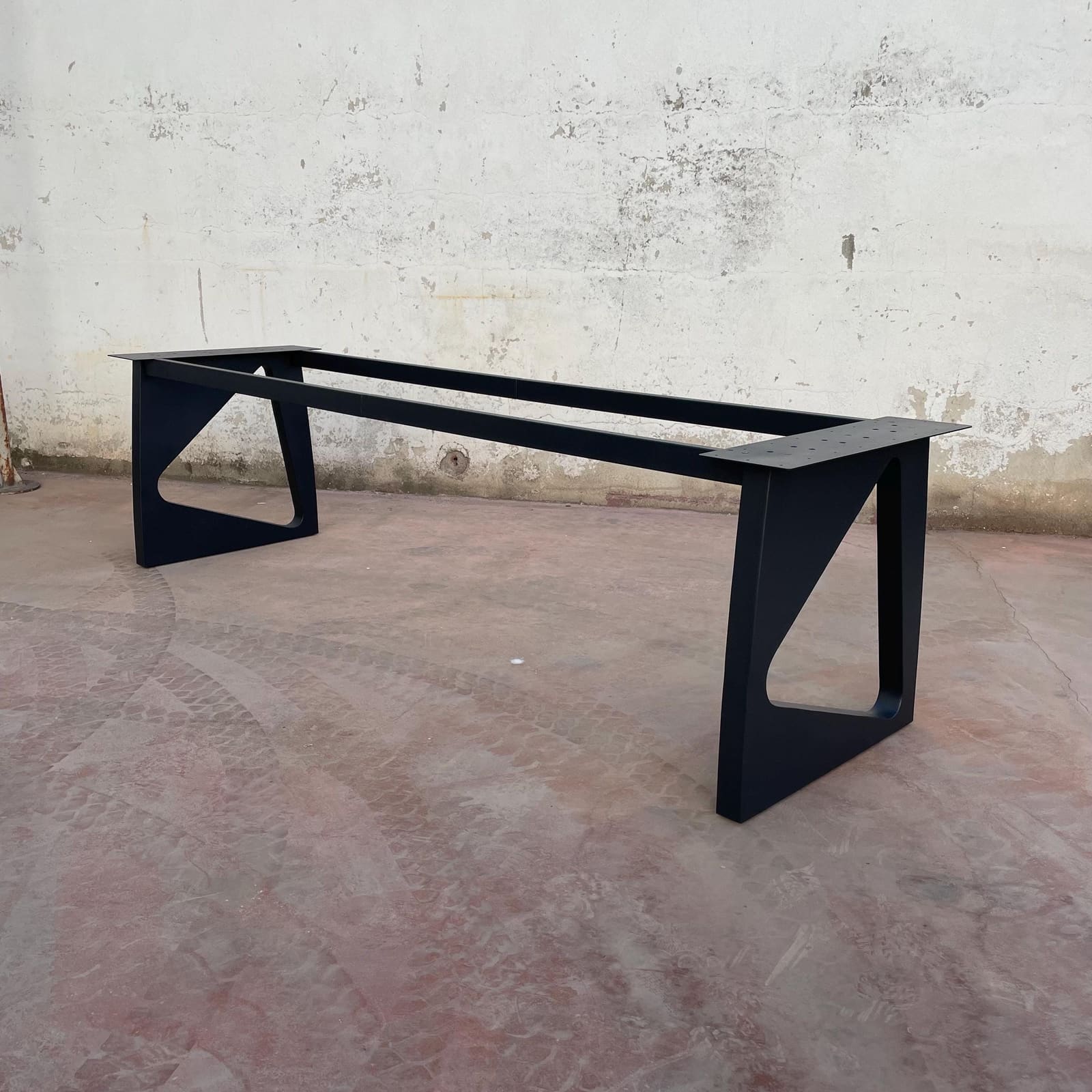 Bazë Tavoline Ngrënieje Moderne, 71 cm · Modeli 3 – punim artizanal çeliku nga AR-TI Atelier – foto 2
