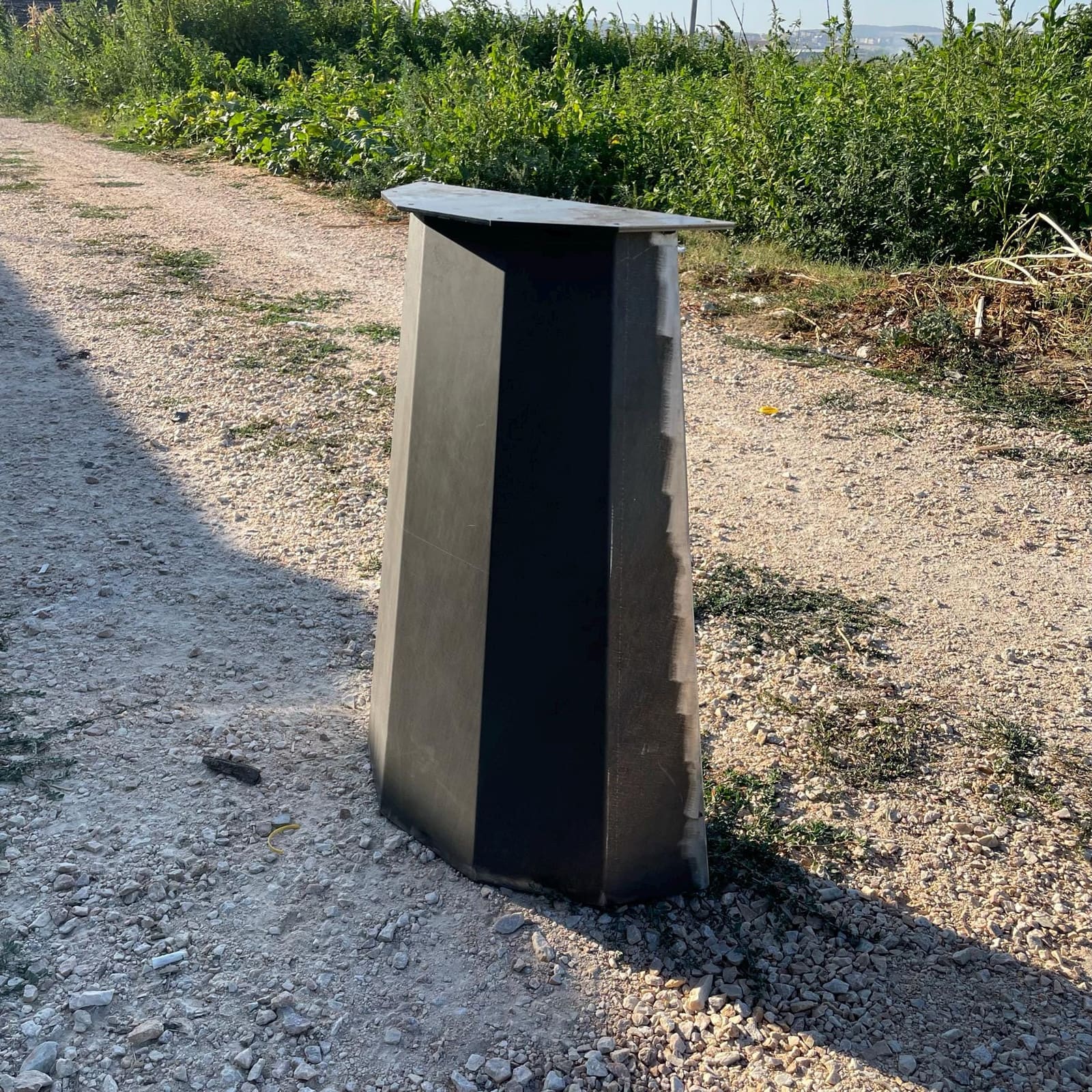 Bazë Tavoline Ngrënieje Moderne, 71 cm · Modeli 7 – punim artizanal çeliku nga AR-TI Atelier – foto 6