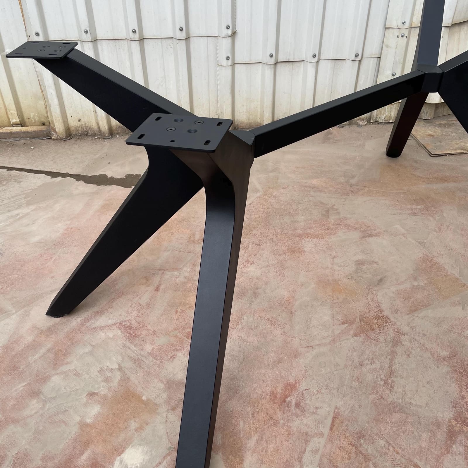 Bazë Tavoline Ngrënieje Spider, 71 cm · Modeli 9 – punim artizanal çeliku nga AR-TI Atelier – foto 12