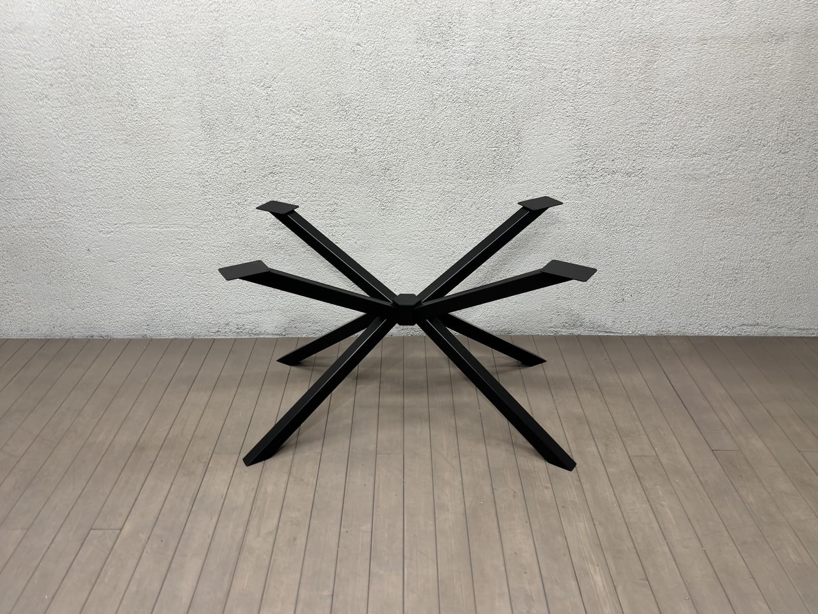 Bazë Tavoline Ngrënieje Spider · Modeli 2 – punim artizanal çeliku nga AR-TI Atelier – foto 5