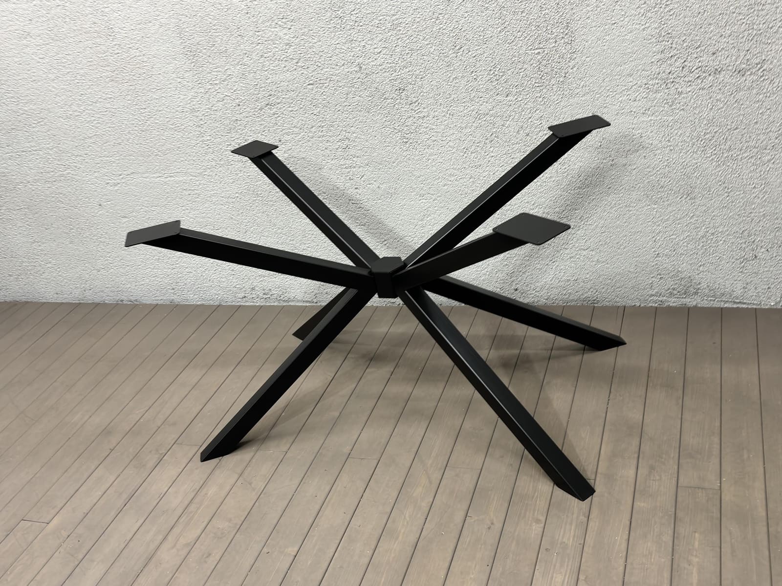 Bazë Tavoline Ngrënieje Spider · Modeli 2 – punim artizanal çeliku nga AR-TI Atelier – foto 8