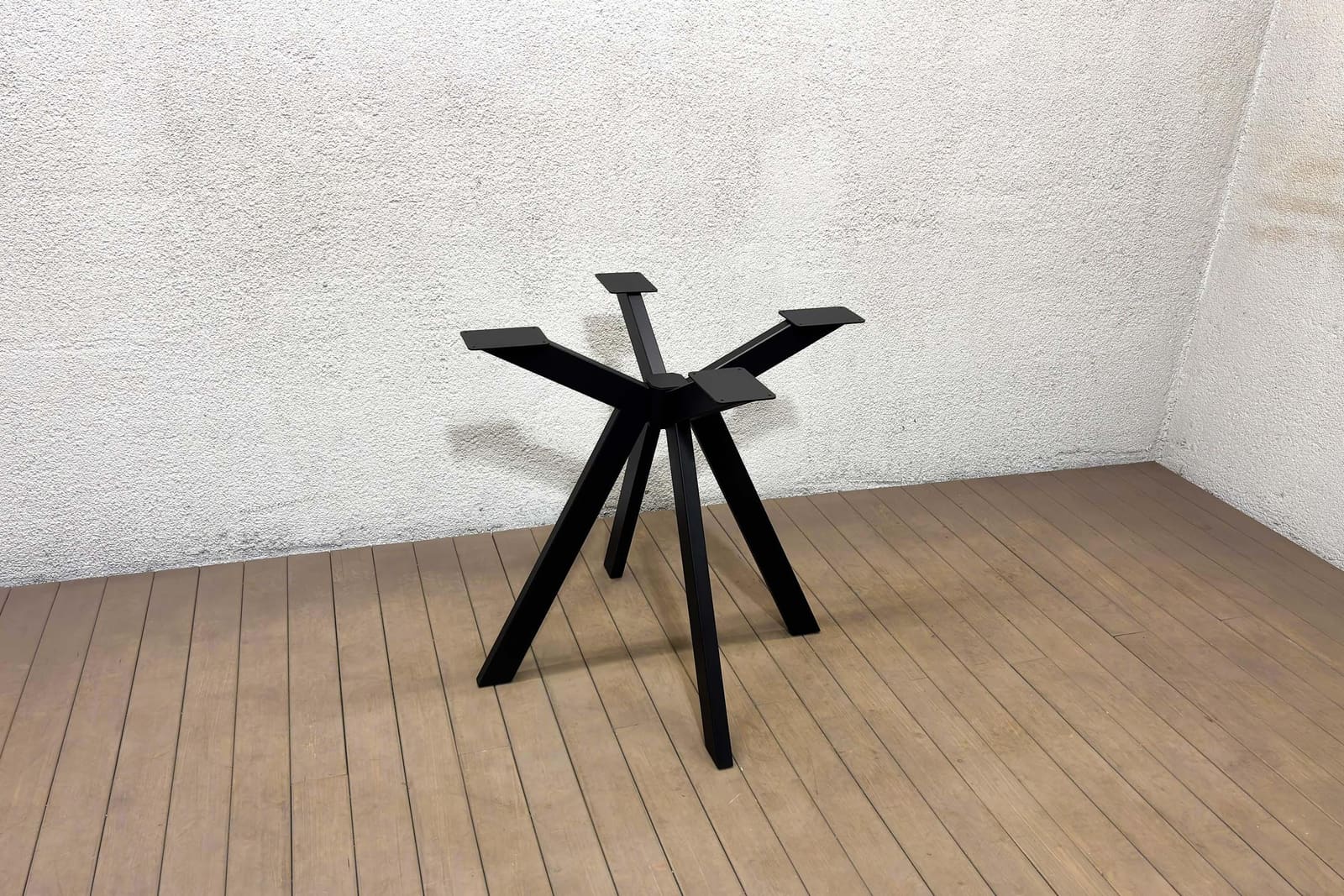 Bazë Tavoline Ngrënieje Spider · Modeli 3 – punim artizanal çeliku nga AR-TI Atelier – foto 1