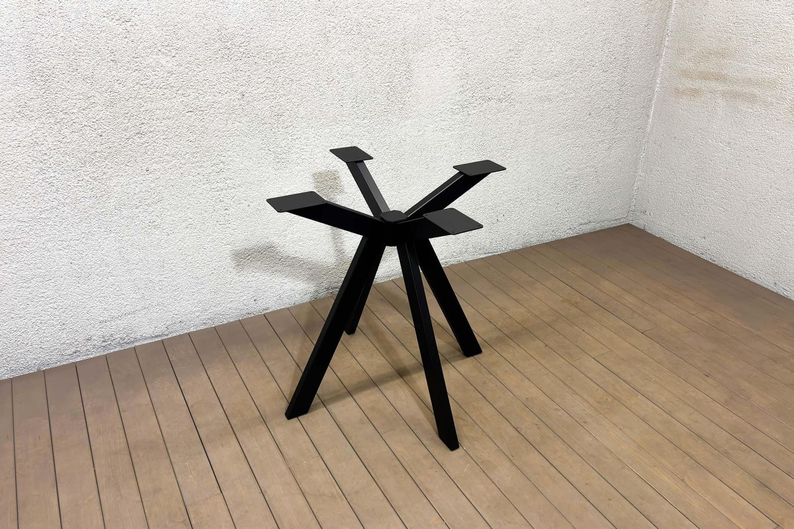 Bazë Tavoline Ngrënieje Spider · Modeli 3 – punim artizanal çeliku nga AR-TI Atelier – foto 2