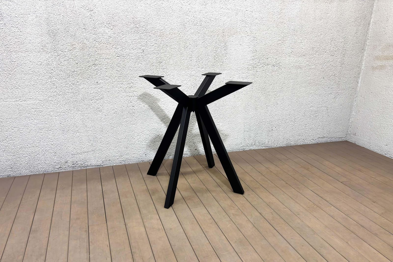 Bazë Tavoline Ngrënieje Spider · Modeli 3 – punim artizanal çeliku nga AR-TI Atelier – foto 3