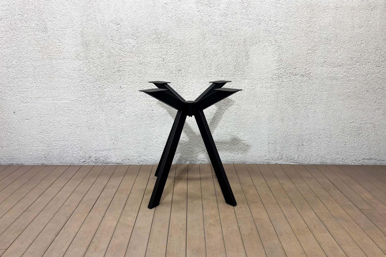 Bazë Tavoline Ngrënieje Spider · Modeli 3 – punim artizanal çeliku nga AR-TI Atelier – foto 4