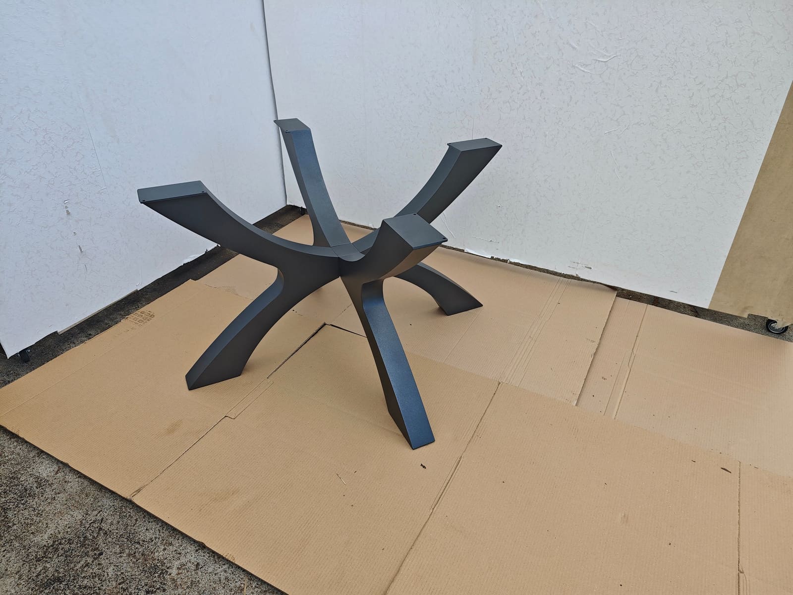 Bazë Tavoline Ngrënieje Spider (Set 2 Copë) – punim artizanal çeliku nga AR-TI Atelier – foto 4