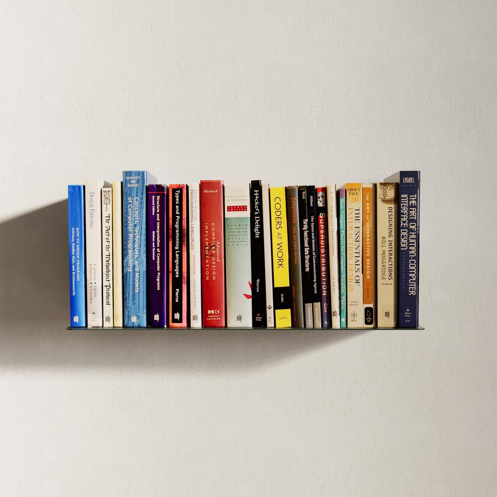 Raft Librash Mural Metalik Minimalist – punim artizanal çeliku nga AR-TI Atelier – foto 3