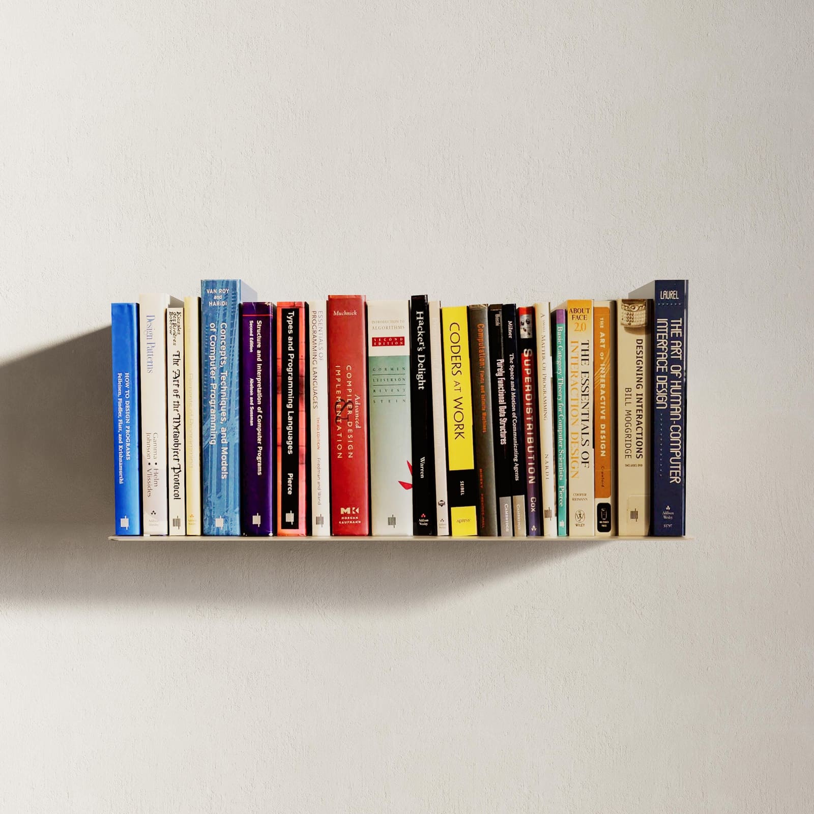 Raft Librash Mural Metalik Minimalist – punim artizanal çeliku nga AR-TI Atelier – foto 6